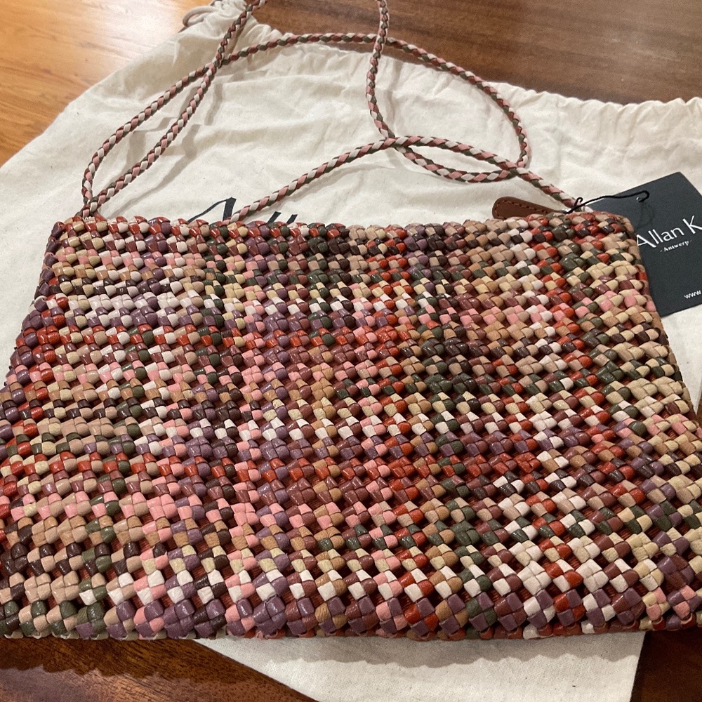 Allan K Pochette